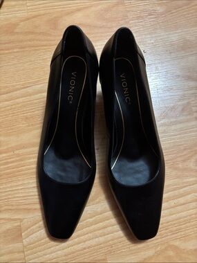 Vionic Black Women's Square-Toe Leather Pumps